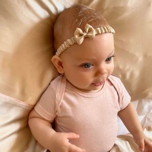 Hodvábne obliečky do detskej postieľky champagne s ružovým lemom